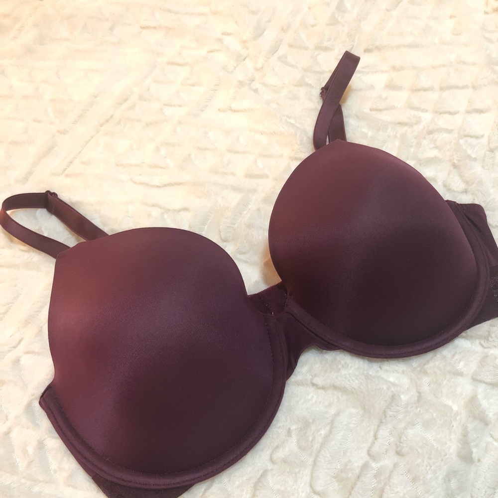 Victoria’s Secret PINK Wear Everywhere t-shirt bra